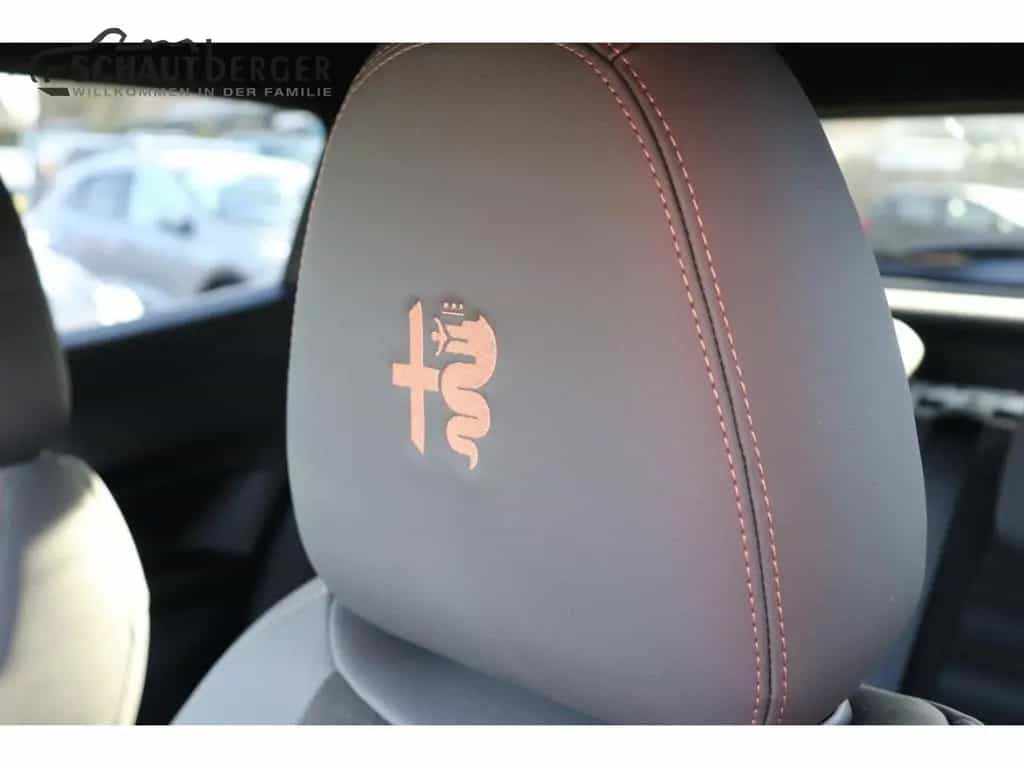 Alfa Romeo Junior Ibrida 1.2 VGT 48V-Hybrid 107 kW Intensa 02/2026-photo-28
