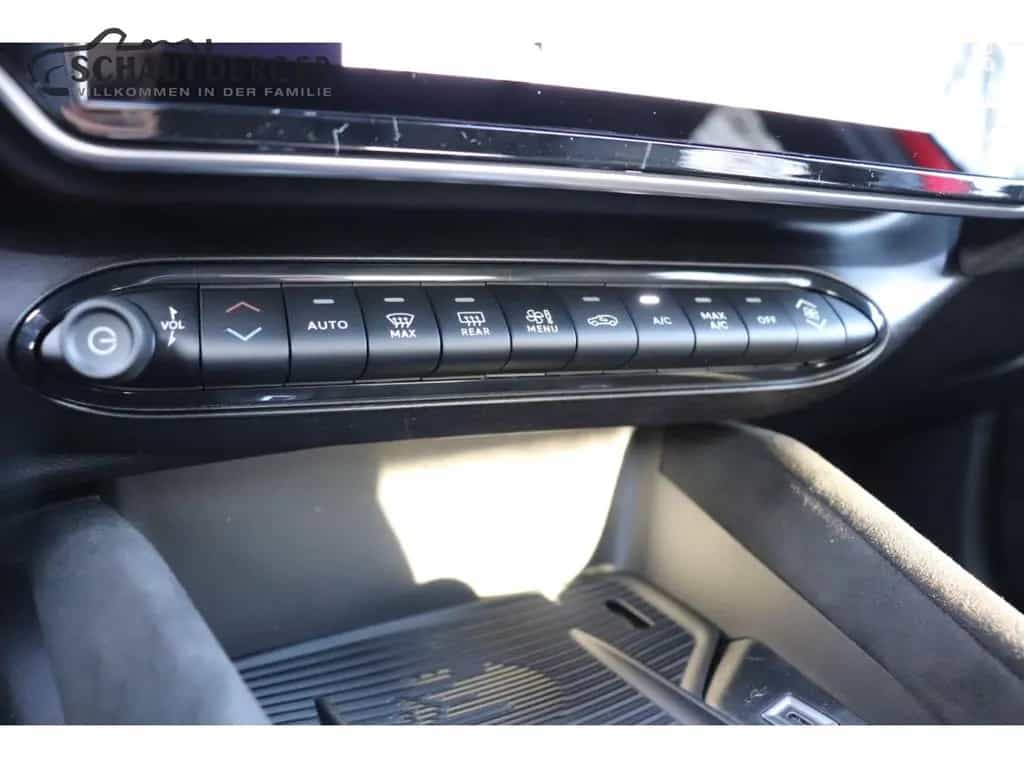Alfa Romeo Junior Ibrida 1.2 VGT 48V-Hybrid 107 kW Intensa 02/2026-photo-33