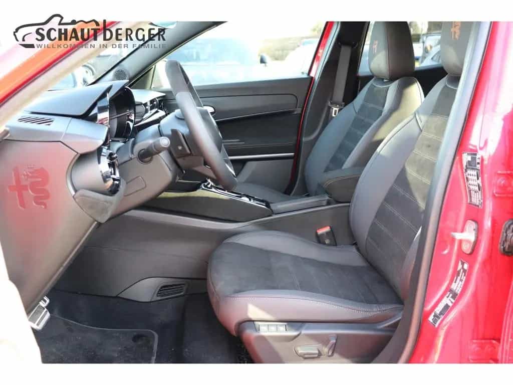 Alfa Romeo Junior Ibrida 1.2 VGT 48V-Hybrid 107 kW Intensa 02/2026-photo-7