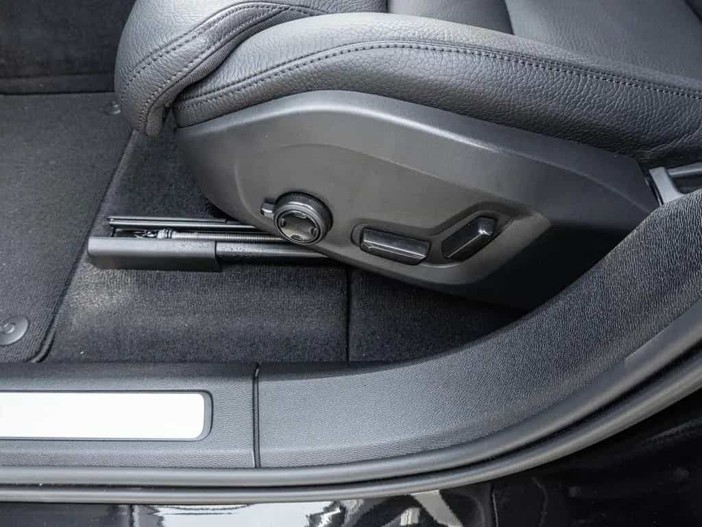 Volvo XC60 Plus Dark AWD Digitales Cockpit Memory Sitz 12/2023-photo-12