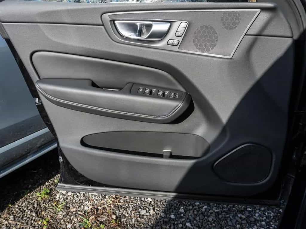 Volvo XC60 Plus Dark AWD Digitales Cockpit Memory Sitz 12/2023-photo-13