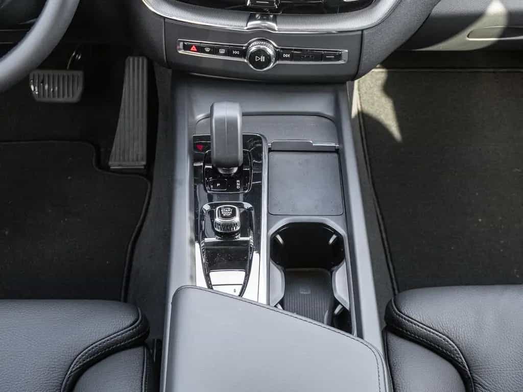 Volvo XC60 Plus Dark AWD Digitales Cockpit Memory Sitz 12/2023-photo-9