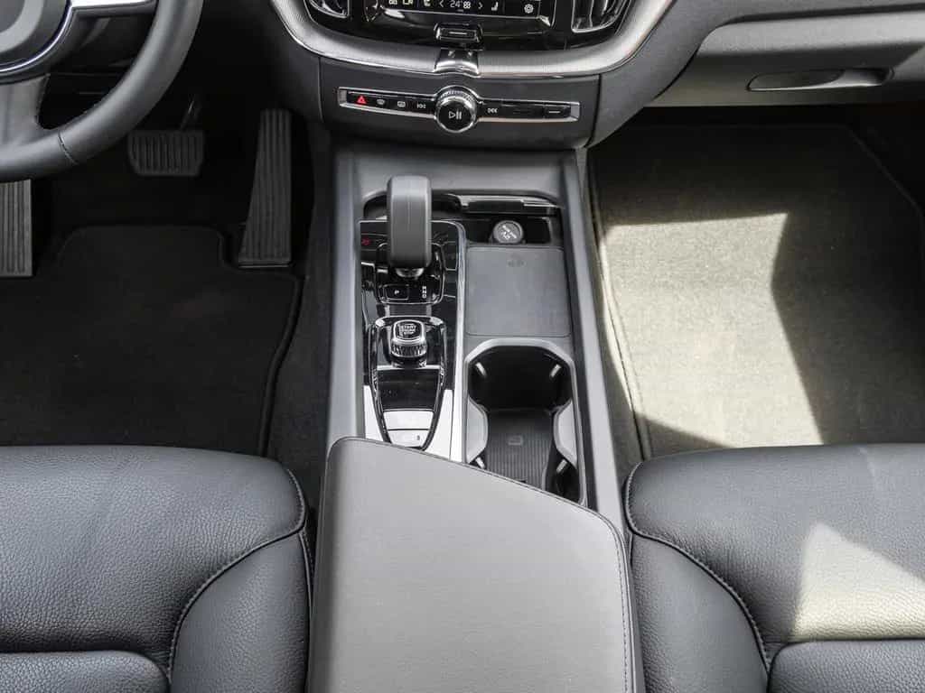 Volvo XC60 Core 2WD AHK Digitales Cockpit Soundsystem 12/2023-photo-12