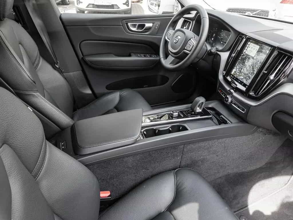Volvo XC60 Core 2WD AHK Digitales Cockpit Soundsystem 12/2023-photo-6