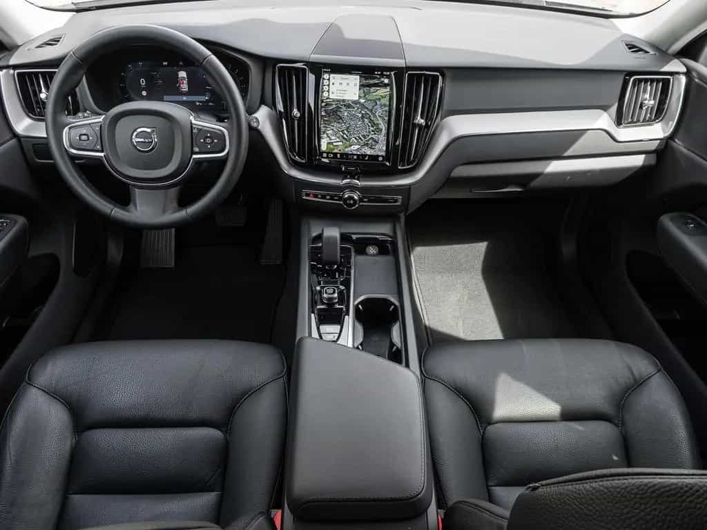 Volvo XC60 Core 2WD AHK Digitales Cockpit Soundsystem 12/2023-photo-8