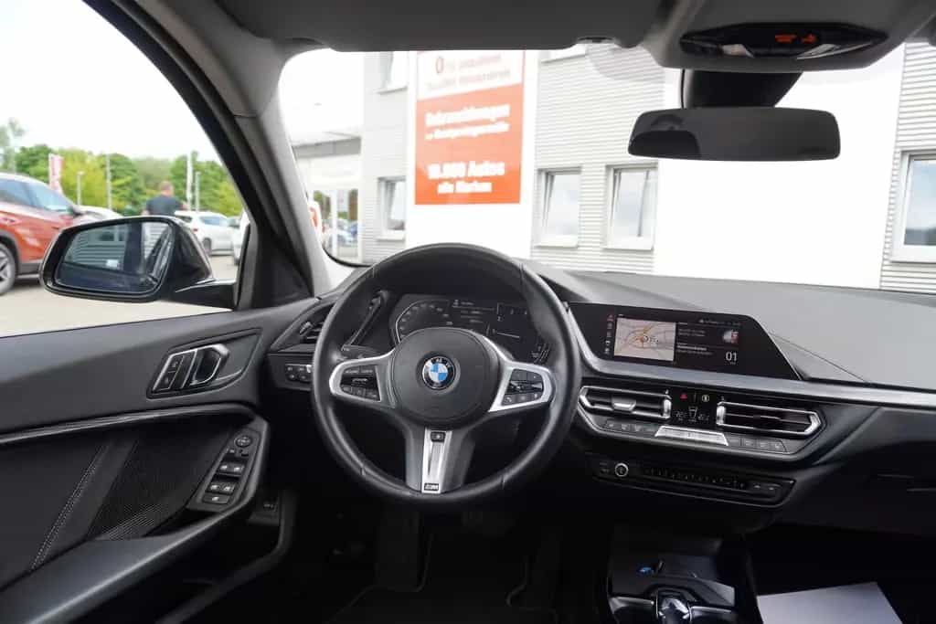 BMW 118 i Sport Line LED Navi Sitzheizung DAB PDC 07/2020-photo-14