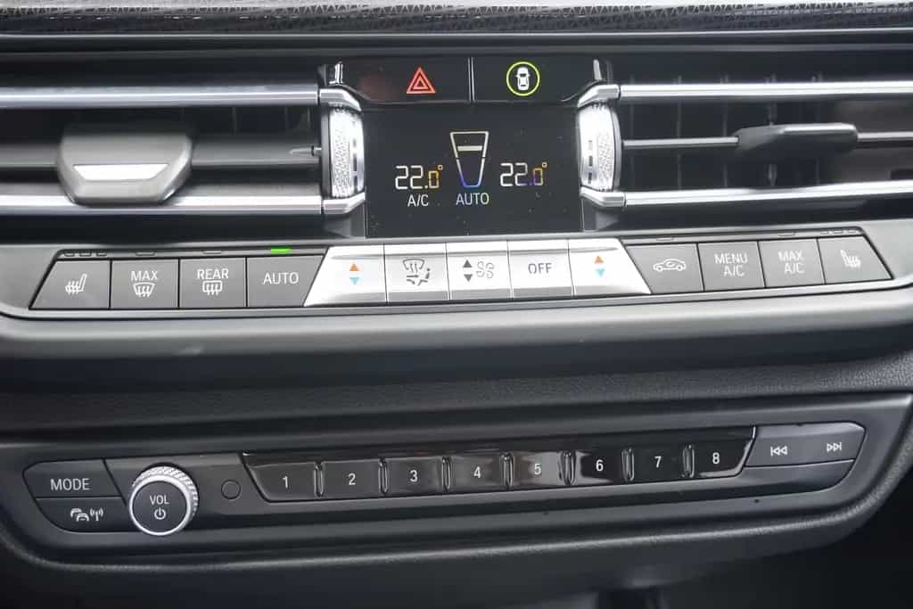 BMW 118 i Sport Line LED Navi Sitzheizung DAB PDC 07/2020-photo-18