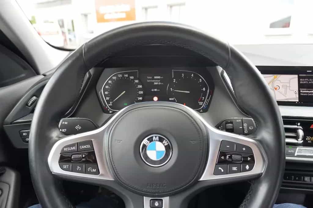 BMW 118 i Sport Line LED Navi Sitzheizung DAB PDC 07/2020-photo-21