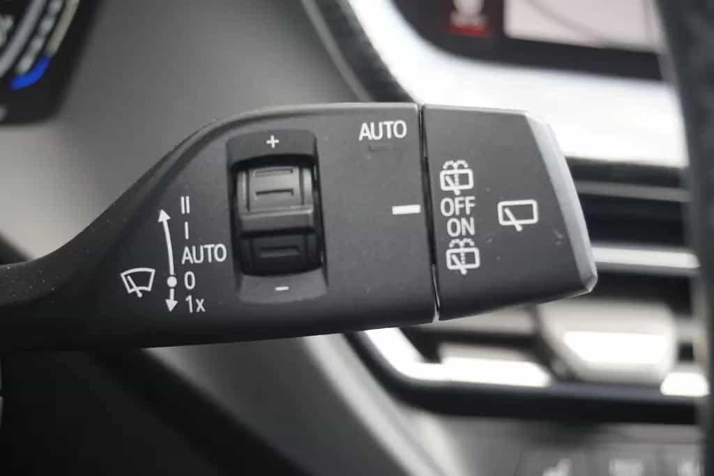 BMW 118 i Sport Line LED Navi Sitzheizung DAB PDC 07/2020-photo-26