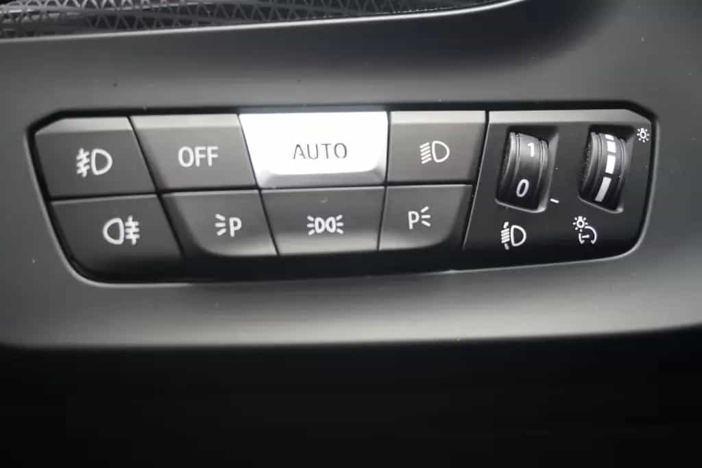 BMW 118 i Sport Line LED Navi Sitzheizung DAB PDC 07/2020-photo-27