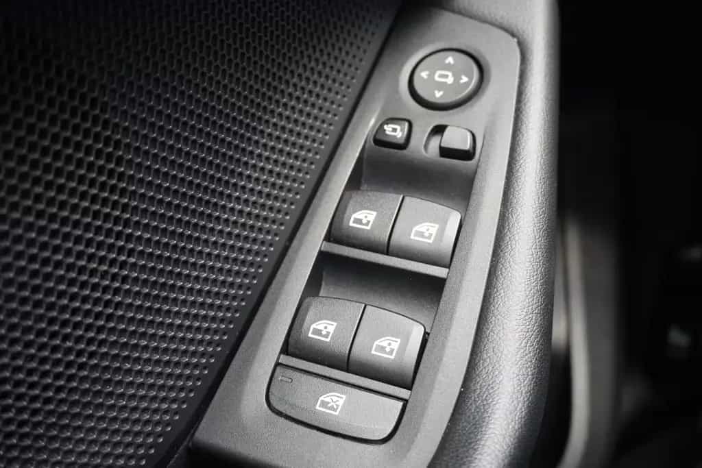BMW 118 i Sport Line LED Navi Sitzheizung DAB PDC 07/2020-photo-28