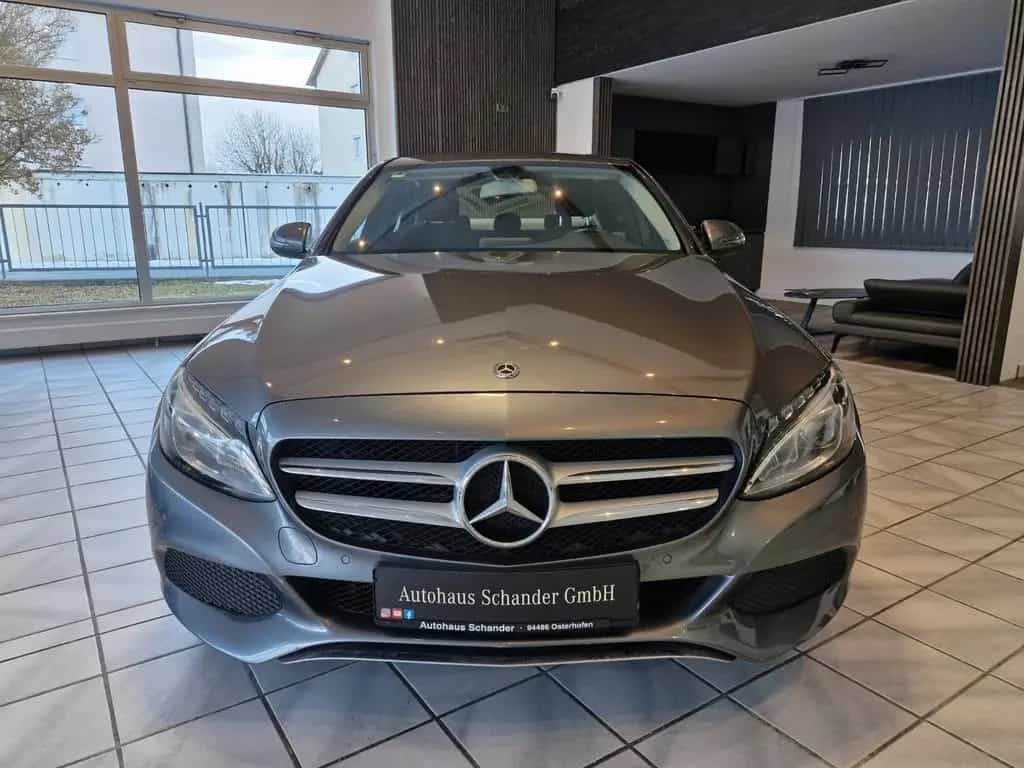Mercedes-Benz C 300 Avantgarde*LED*SHZ*Navi*AHK* 11/2017-photo-1