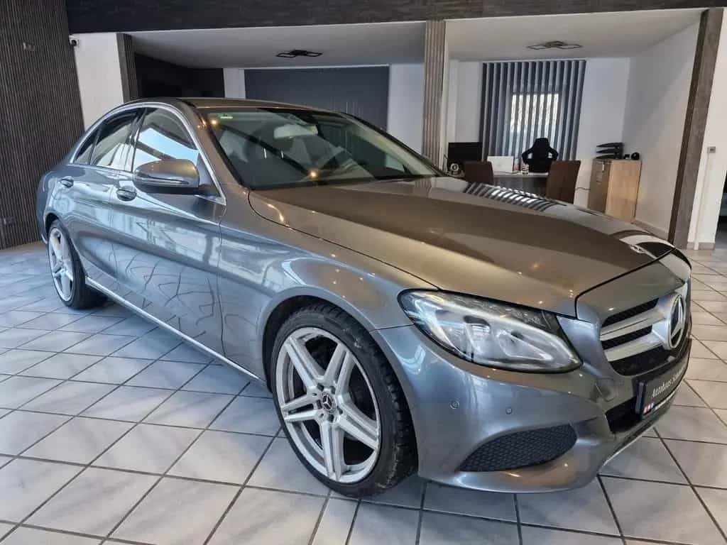 Mercedes-Benz C 300 Avantgarde*LED*SHZ*Navi*AHK* 11/2017-photo-2