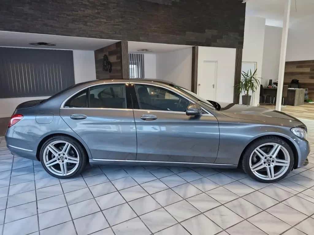 Mercedes-Benz C 300 Avantgarde*LED*SHZ*Navi*AHK* 11/2017-photo-3