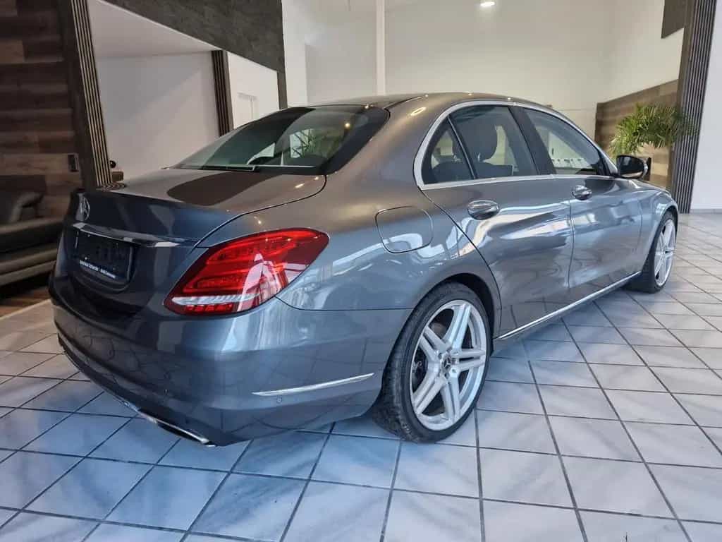 Mercedes-Benz C 300 Avantgarde*LED*SHZ*Navi*AHK* 11/2017-photo-4