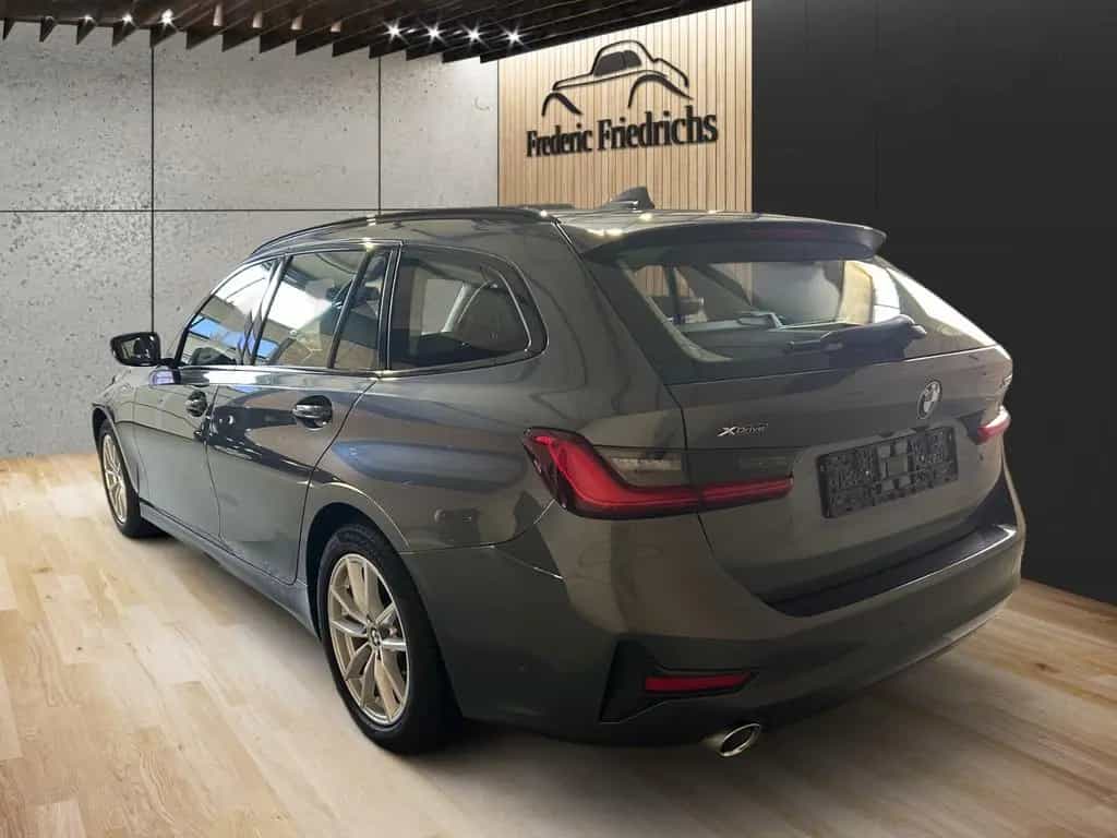 BMW 320 3er Touring 320d xDrive Sport Line 06/2021-photo-3