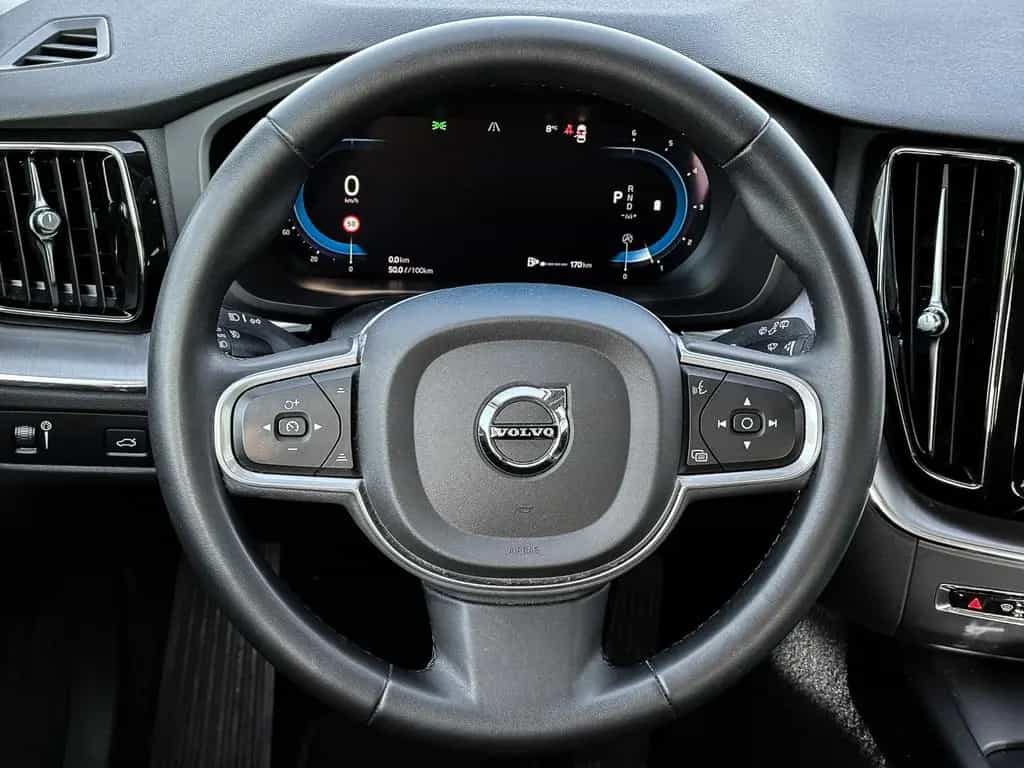 Volvo XC60 Momentum Pro 2WD AHK Digitales Cockpit Soun 12/2021-photo-9