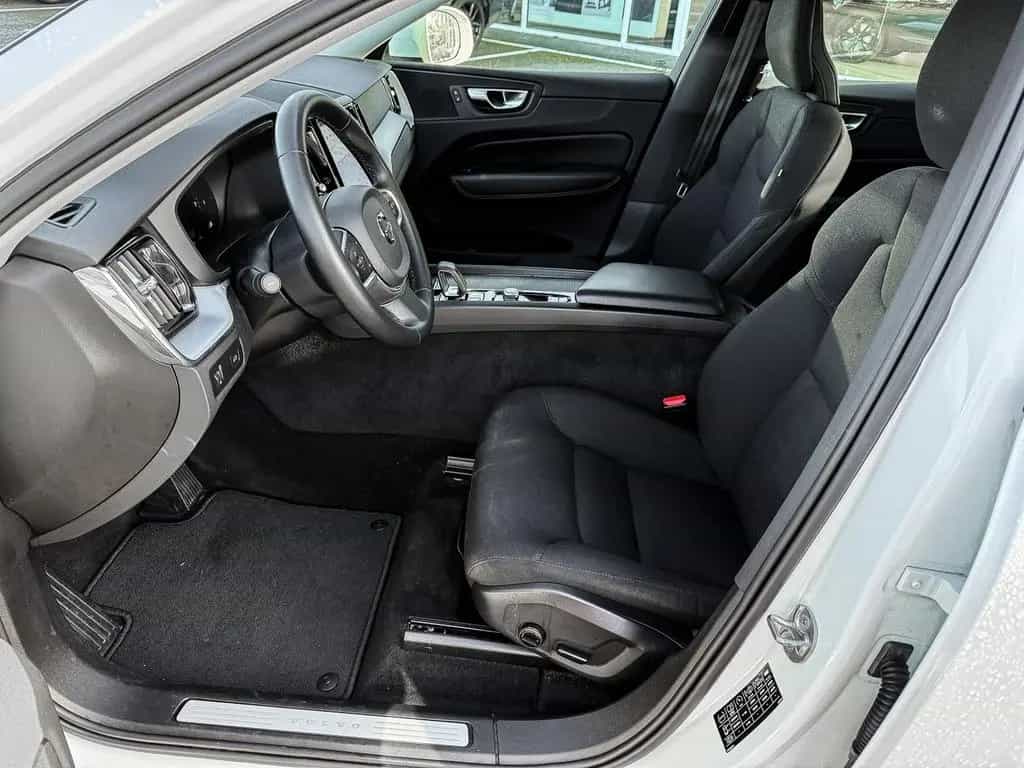Volvo XC60 Momentum Pro 2WD AHK Digitales Cockpit Soun 12/2021-photo-10