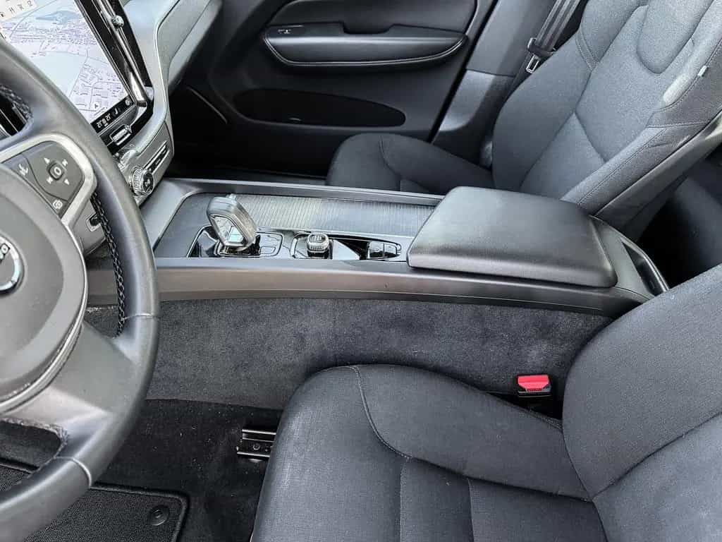 Volvo XC60 Momentum Pro 2WD AHK Digitales Cockpit Soun 12/2021-photo-11