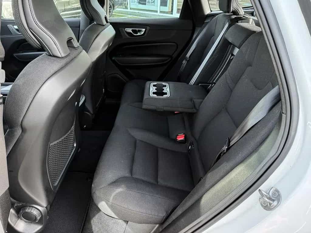 Volvo XC60 Momentum Pro 2WD AHK Digitales Cockpit Soun 12/2021-photo-12