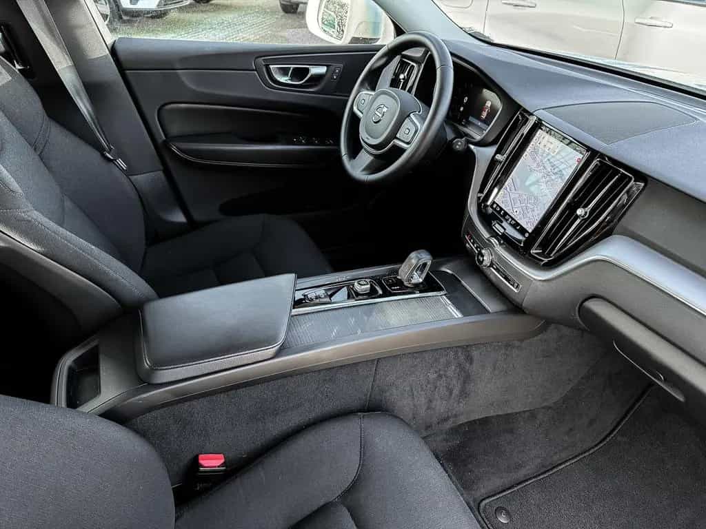 Volvo XC60 Momentum Pro 2WD AHK Digitales Cockpit Soun 12/2021-photo-4