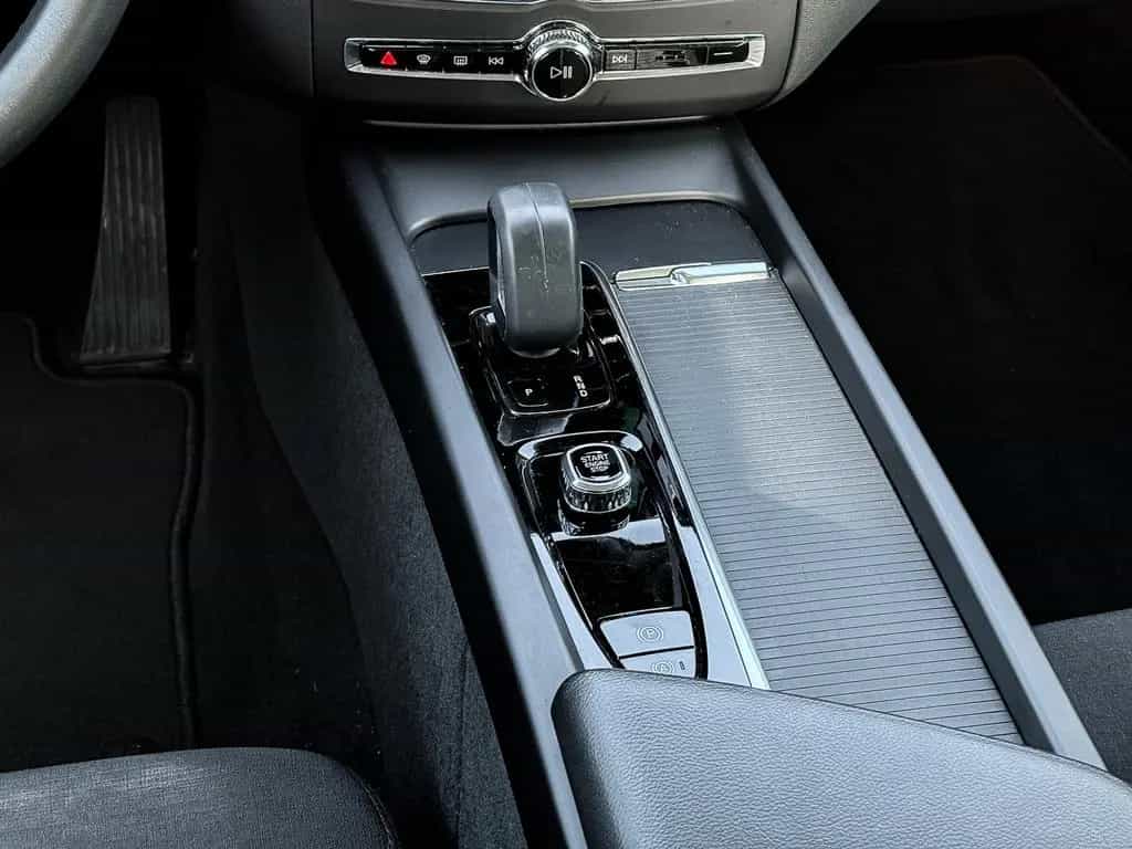 Volvo XC60 Momentum Pro 2WD AHK Digitales Cockpit Soun 12/2021-photo-8