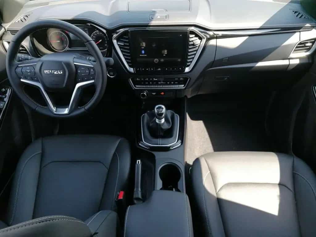 Isuzu D-Max Double Cab V-Cross 4WD Klima SHZ LED AHK 04/2023-photo-11