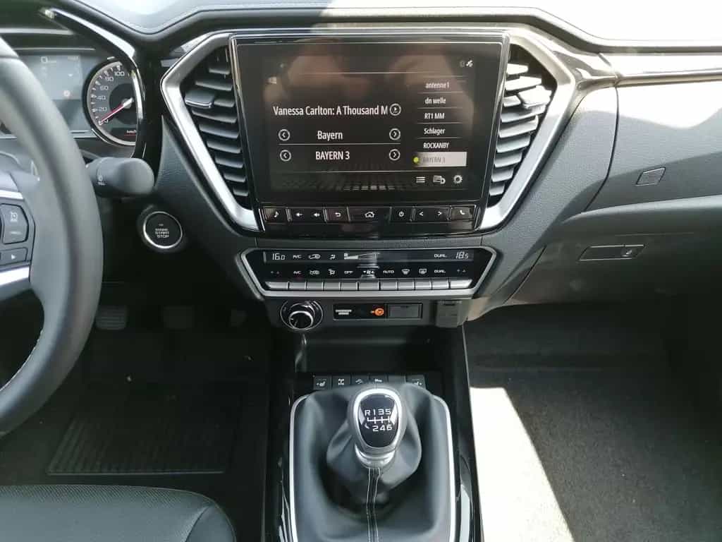 Isuzu D-Max Double Cab V-Cross 4WD Klima SHZ LED AHK 04/2023-photo-13