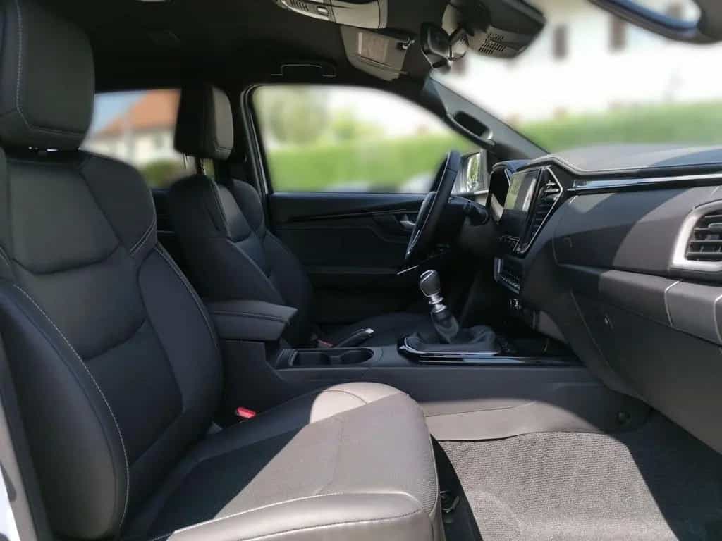 Isuzu D-Max Double Cab V-Cross 4WD Klima SHZ LED AHK 04/2023-photo-14