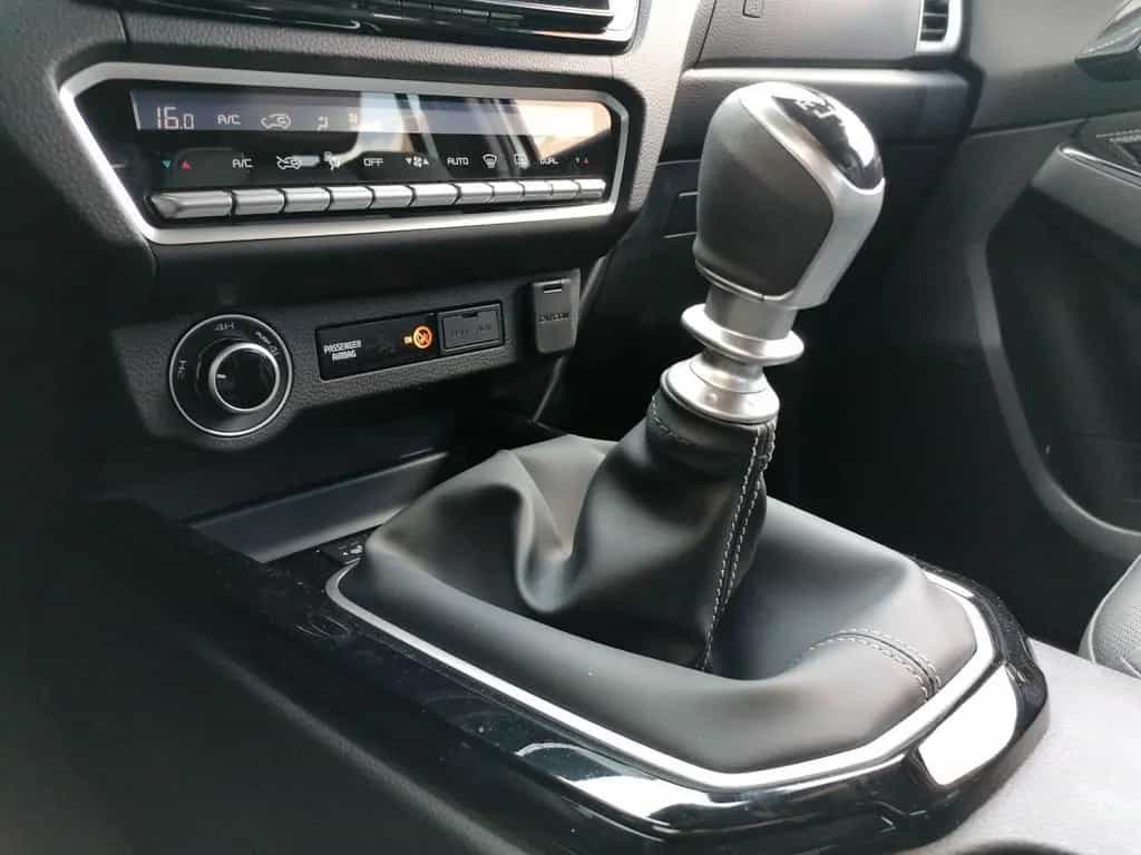 Isuzu D-Max Double Cab V-Cross 4WD Klima SHZ LED AHK 04/2023-photo-17