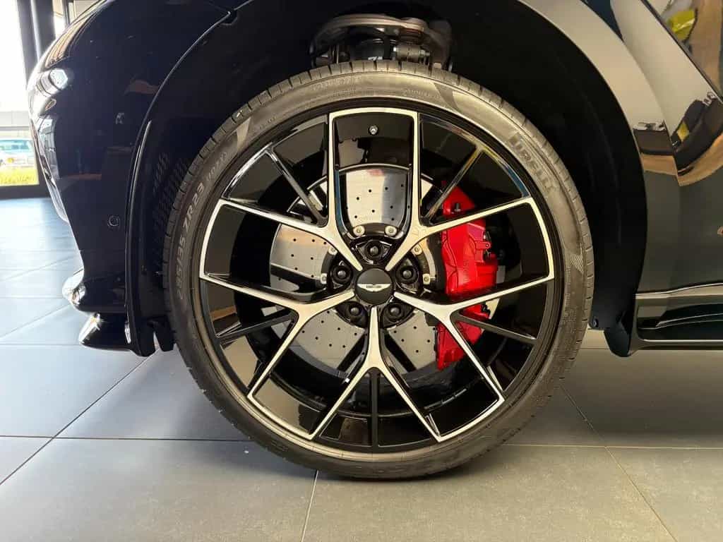 Aston Martin DBX 707 null-photo-12