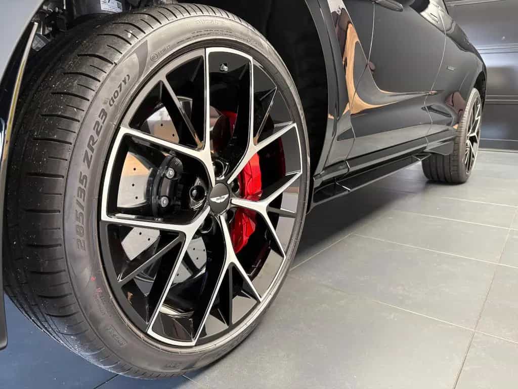 Aston Martin DBX 707 null-photo-13