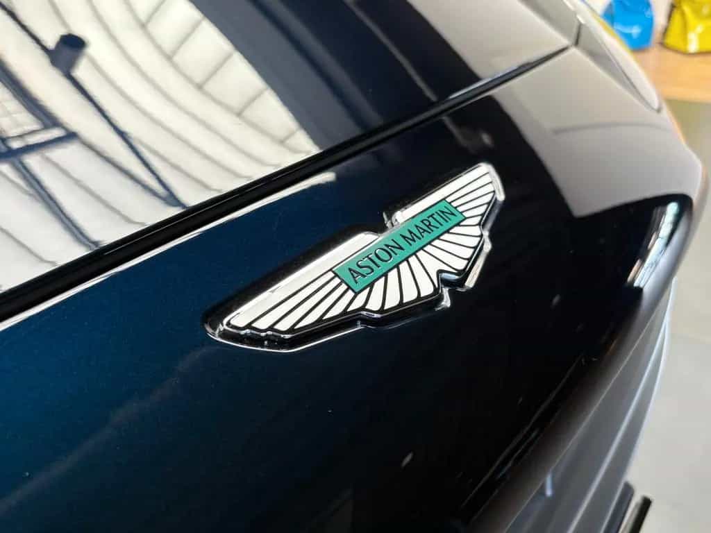 Aston Martin DBX 707 null-photo-2