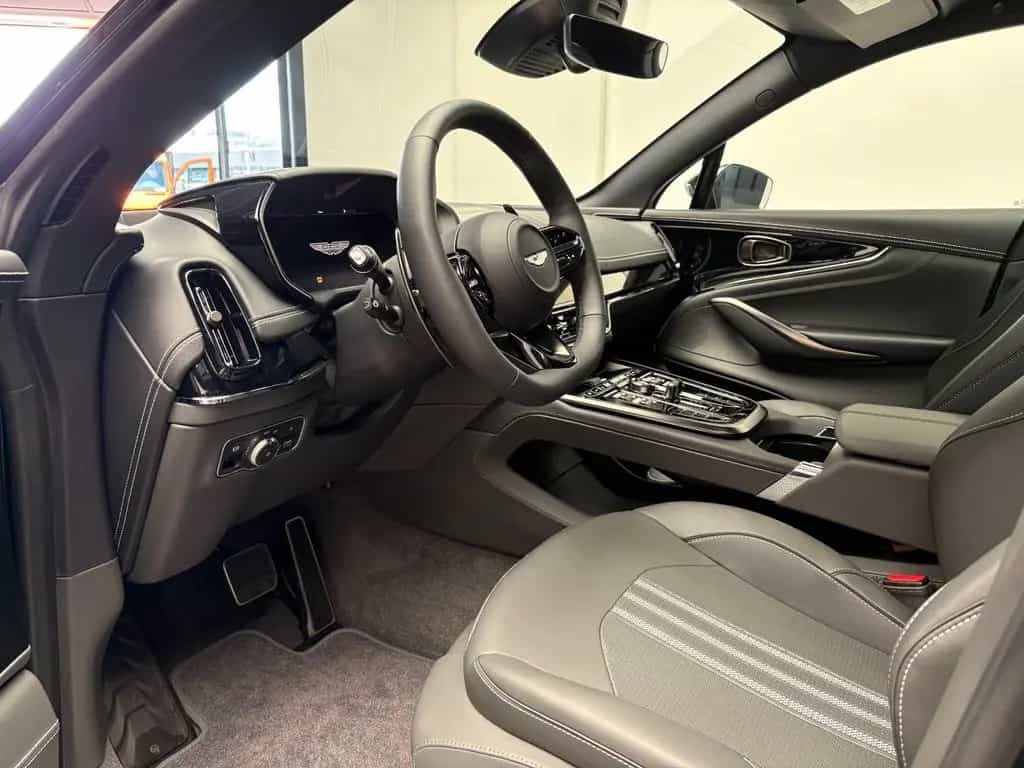 Aston Martin DBX 707 null-photo-6