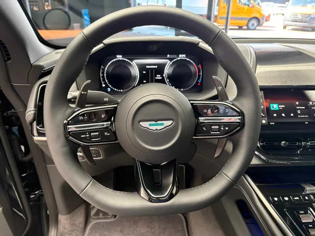 Aston Martin DBX 707 null-photo-8