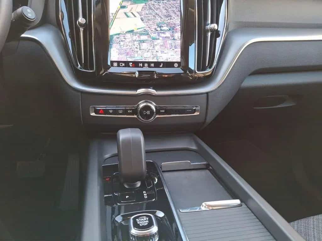 Volvo XC60 AWD 2.0 Diesel CORE Rückfahrkamera Google 11/2022-photo-15