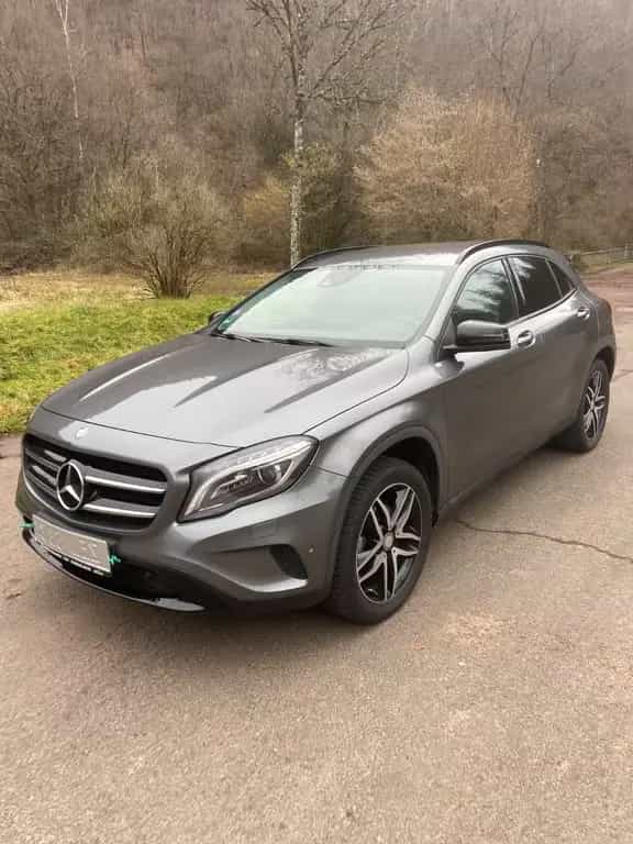 Mercedes-Benz GLA-Class 200 - TÜV Neu - 8 Fach bereift 06/2016-photo-0