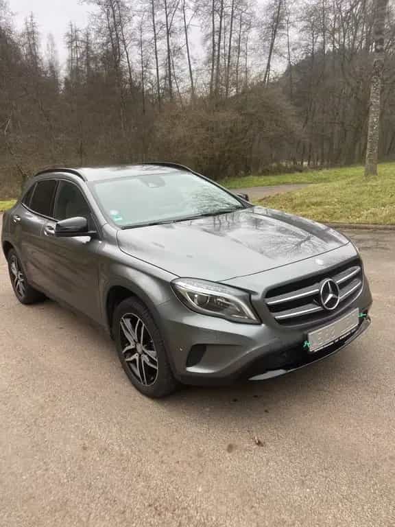 Mercedes-Benz GLA-Class 200 - TÜV Neu - 8 Fach bereift 06/2016-photo-1