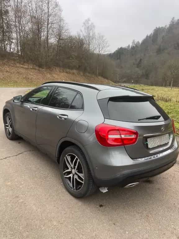 Mercedes-Benz GLA-Class 200 - TÜV Neu - 8 Fach bereift 06/2016-photo-3