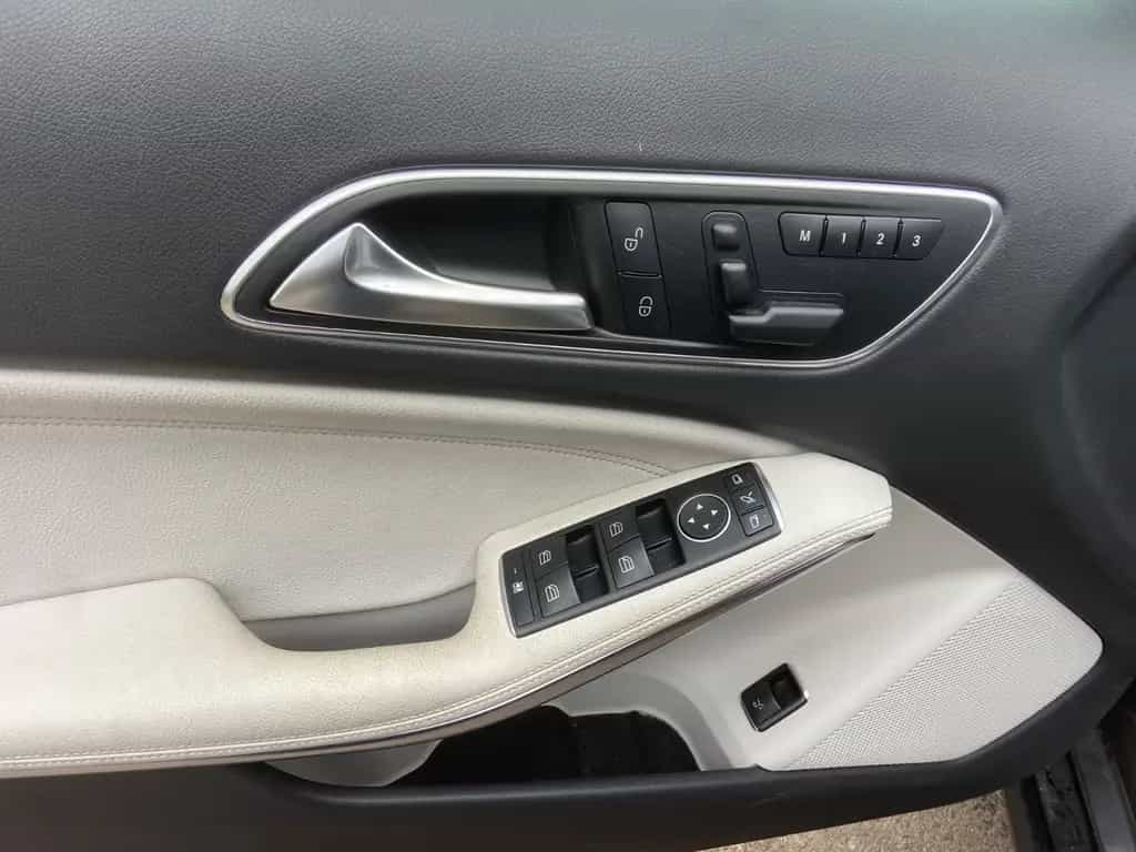 Mercedes-Benz GLA-Class 200 - TÜV Neu - 8 Fach bereift 06/2016-photo-4