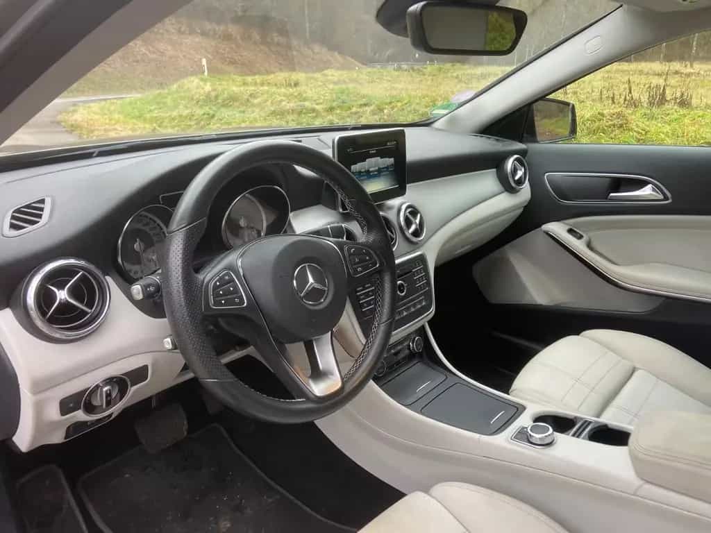 Mercedes-Benz GLA-Class 200 - TÜV Neu - 8 Fach bereift 06/2016-photo-5