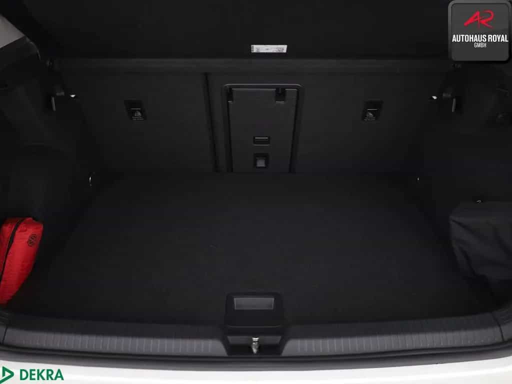 Volkswagen Golf VIII 1.5 eTSI STYLE STANDHZ,MASSAGE,KEYLESS 07/2020-photo-12