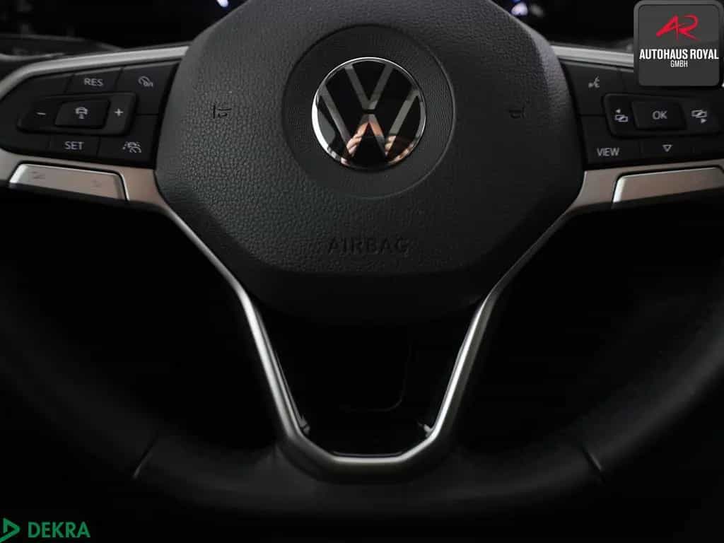 Volkswagen Golf VIII 1.5 eTSI STYLE STANDHZ,MASSAGE,KEYLESS 07/2020-photo-14