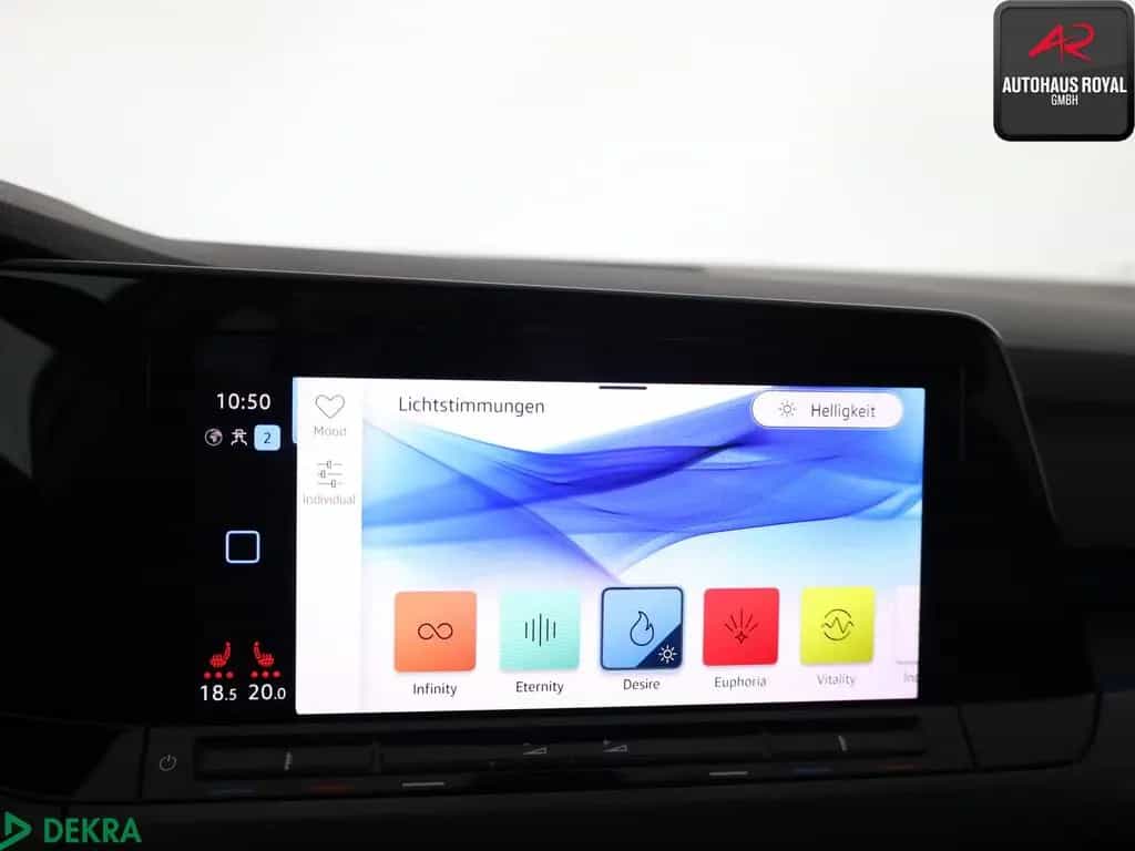Volkswagen Golf VIII 1.5 eTSI STYLE STANDHZ,MASSAGE,KEYLESS 07/2020-photo-19