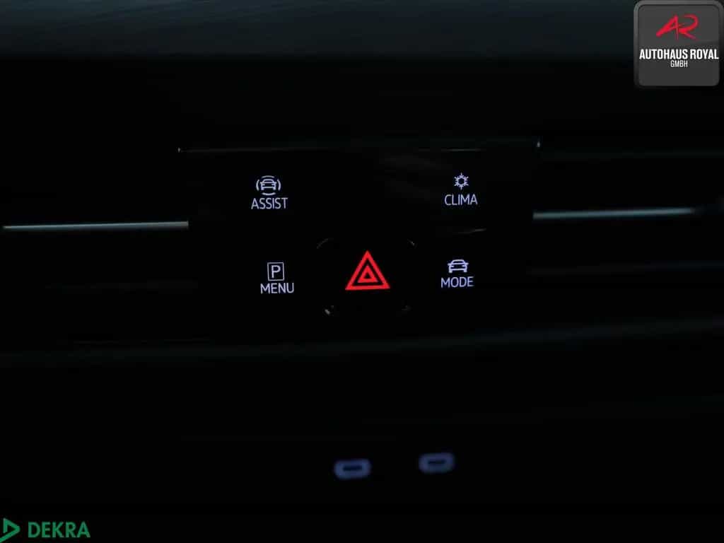 Volkswagen Golf VIII 1.5 eTSI STYLE STANDHZ,MASSAGE,KEYLESS 07/2020-photo-24