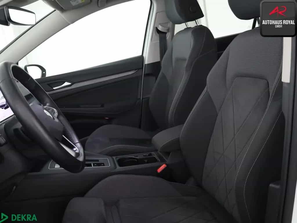 Volkswagen Golf VIII 1.5 eTSI STYLE STANDHZ,MASSAGE,KEYLESS 07/2020-photo-9