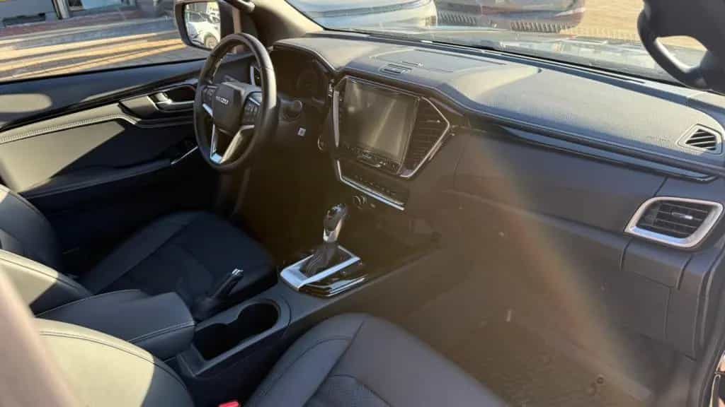 Isuzu D-Max Double Cab V-Cross Klimaautomatik+Kamera+L 12/2024-photo-9