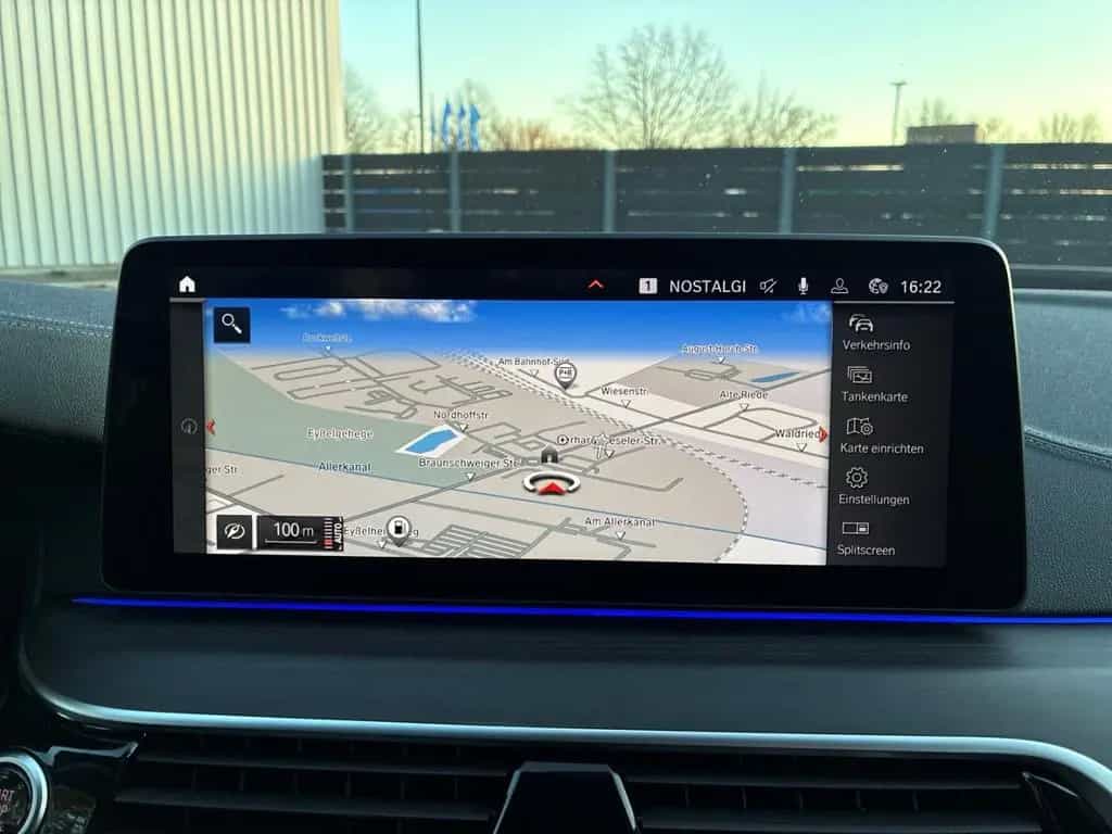 BMW 5 Series 520 d xDrive Touring Luxury Line PANO HUD HIFI L 12/2022-photo-11