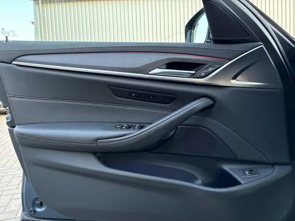 BMW 5 Series 520 d xDrive Touring Luxury Line PANO HUD HIFI L 12/2022-photo-19