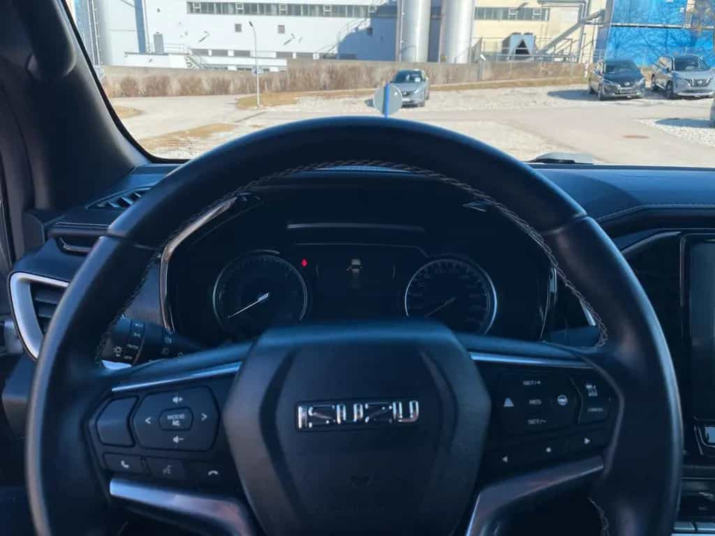 Isuzu D-Max V-CROSS D-CAB (* GARANTIE BIS 06 / 2028 *) 06/2023-photo-9